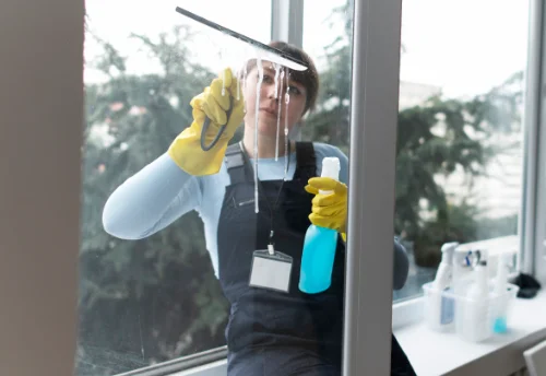 Nettoyage de vitres intérieures et extérieures à Collorec